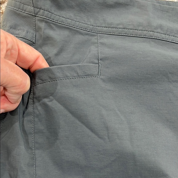 Under Armour Gray Board Shorts Quick-Drying Swimwear, Size 42 - Picture 9 of 10